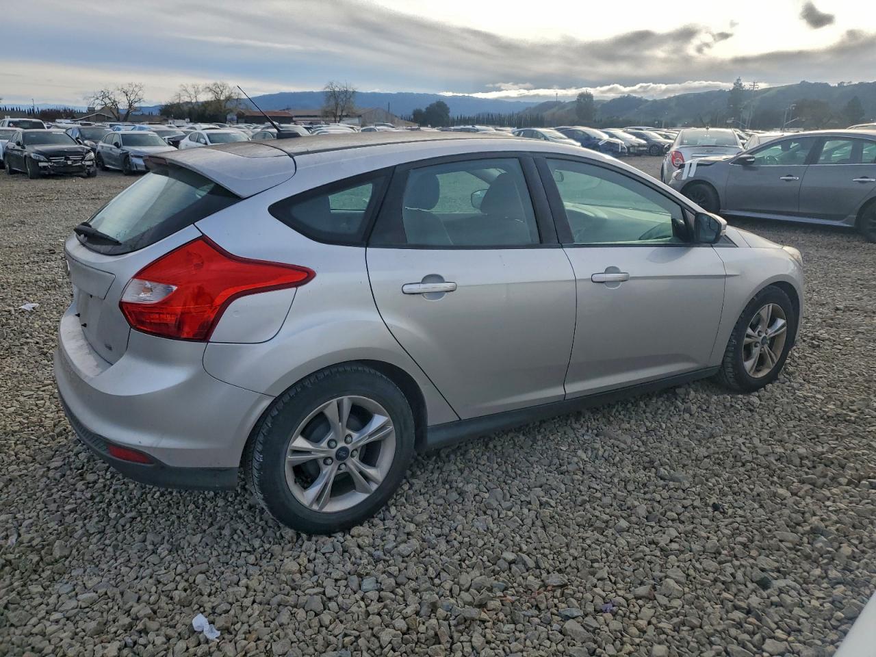 2014 FORD FOCUS SE photo 3