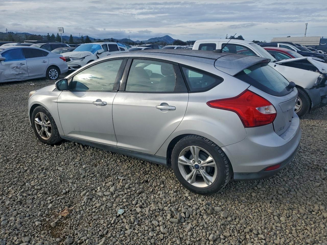 2014 FORD FOCUS SE photo 2