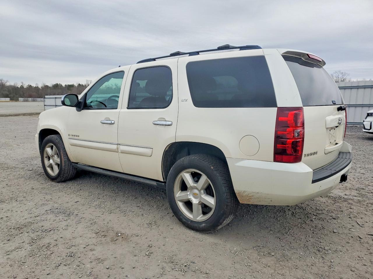 2008 CHEVROLET TAHOE K1500 photo 2