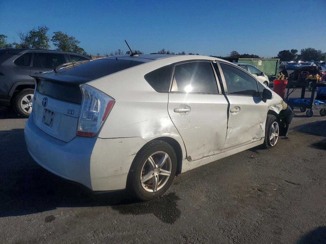 2011 TOYOTA PRIUS photo 5