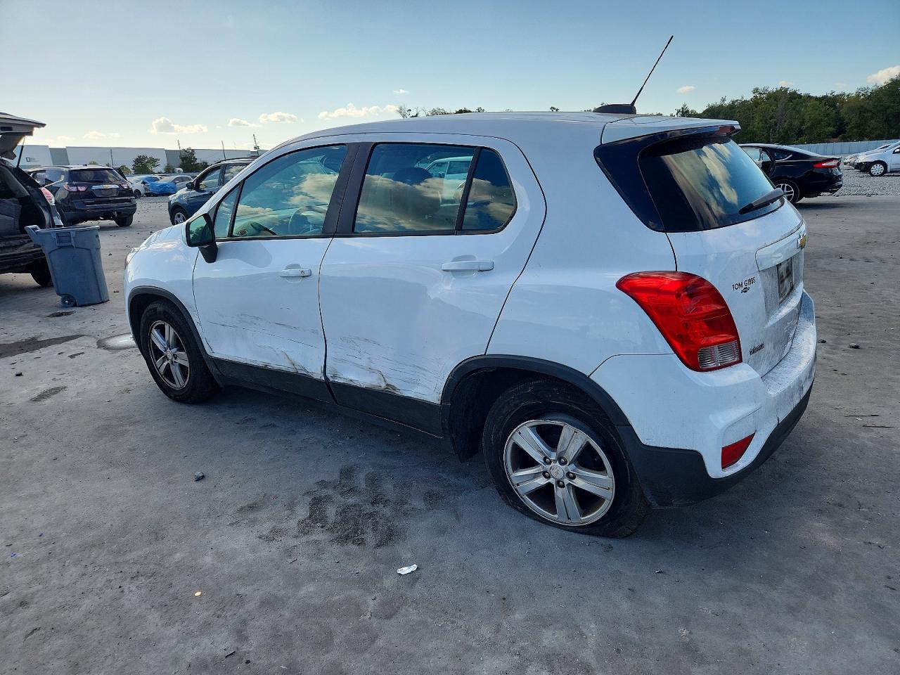 2020 CHEVROLET TRAX LS photo 3