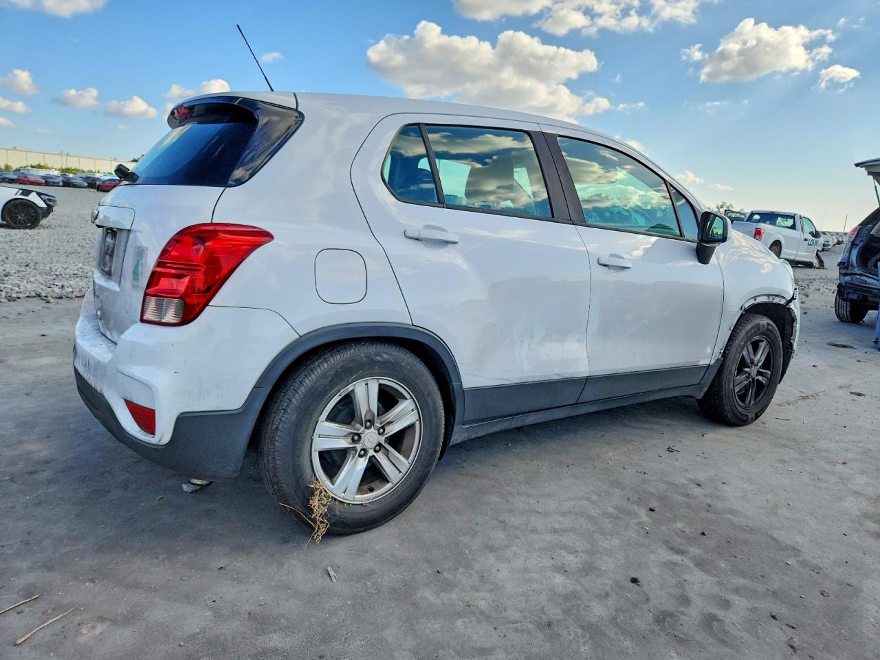 2020 CHEVROLET TRAX LS photo 5