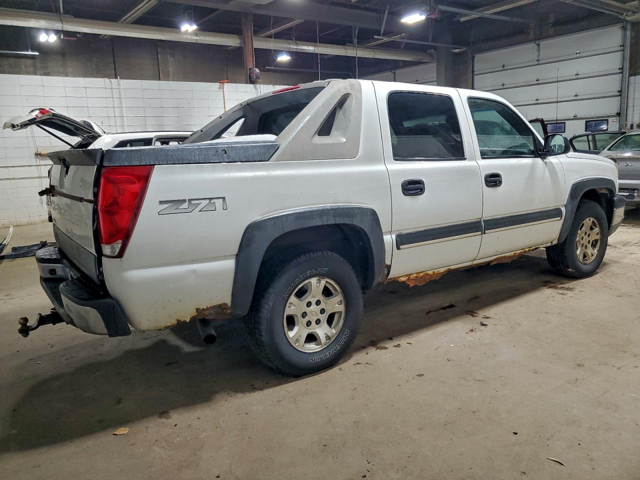 2004 CHEVROLET AVALANCHE K1500 photo 3