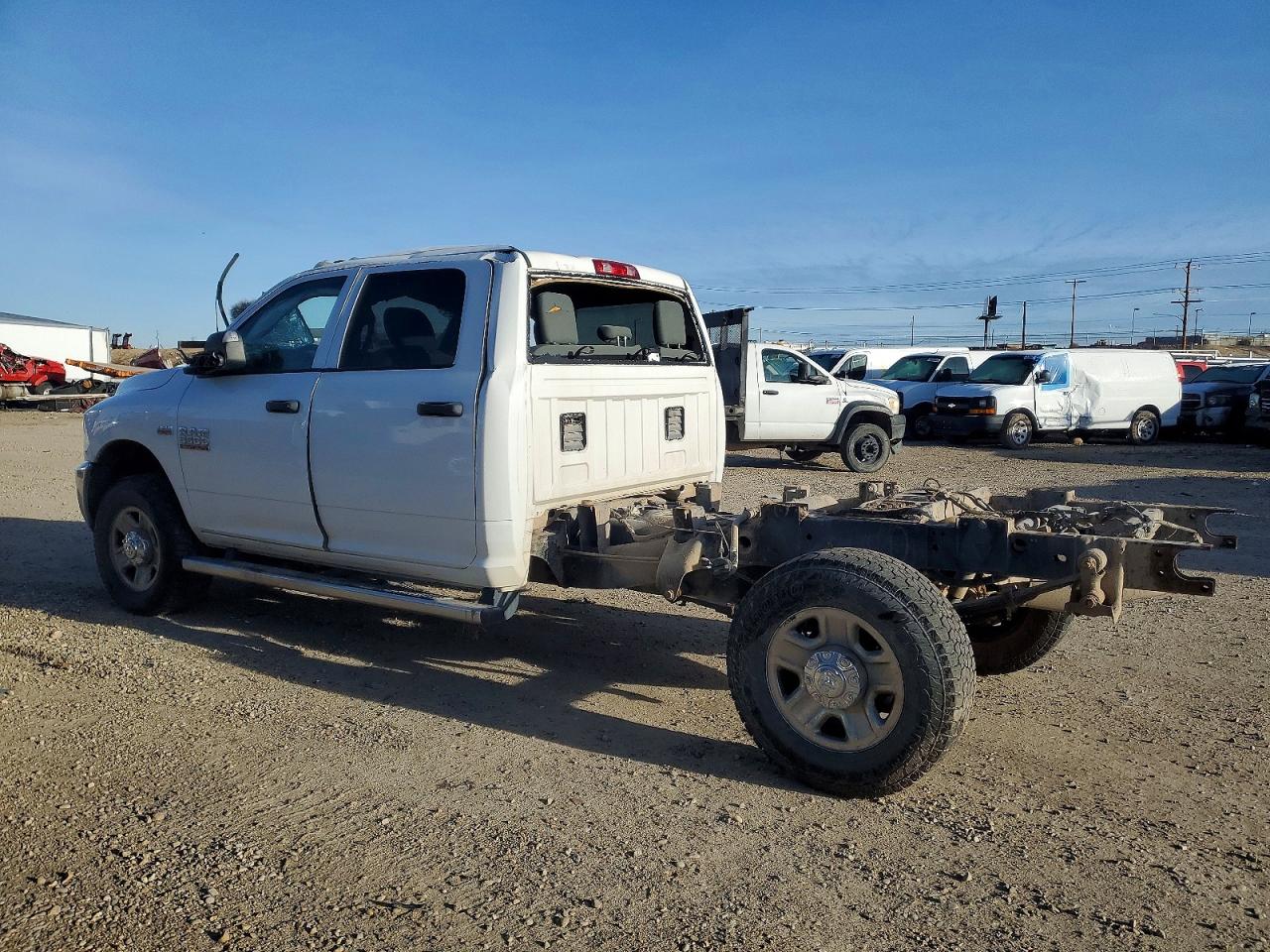 2018 RAM 3500 TRUCK CAB AND CHASSIS photo 2