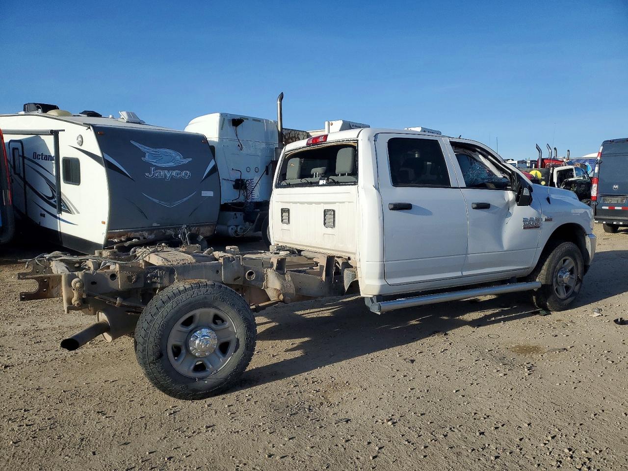2018 RAM 3500 TRUCK CAB AND CHASSIS photo 3