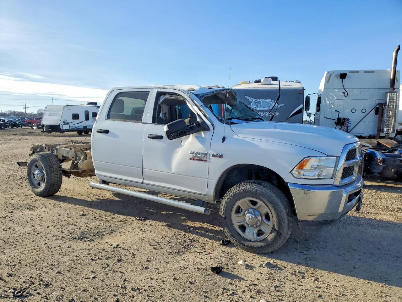 2018 RAM 3500 TRUCK CAB AND CHASSIS photo 4