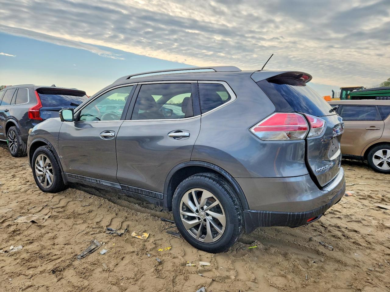 2014 NISSAN ROGUE S photo 2