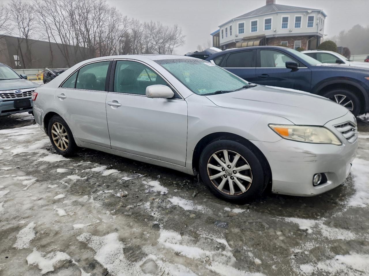 2010 TOYOTA CAMRY BASE photo 4