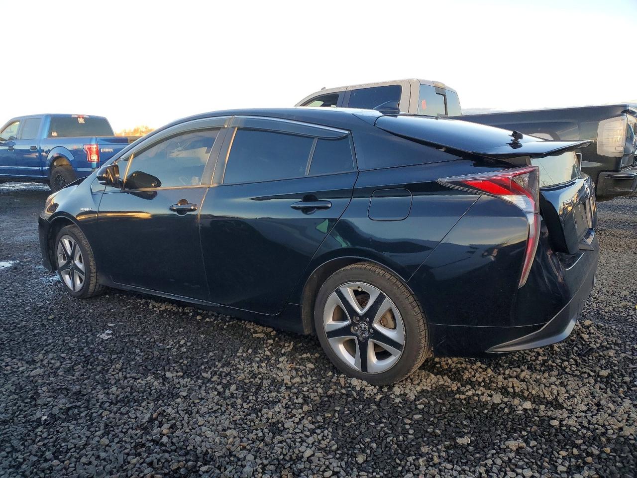 2016 TOYOTA PRIUS photo 3