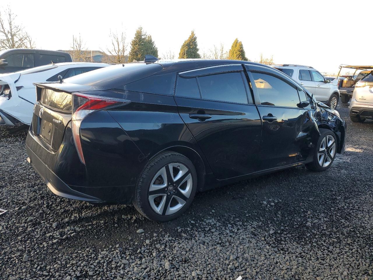 2016 TOYOTA PRIUS photo 5