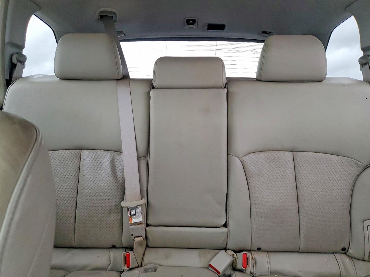 2011 SUBARU OUTBACK 3.6R LIMITED photo 10