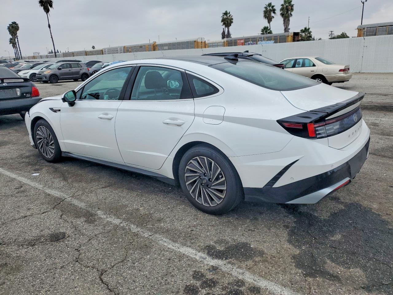 2025 HYUNDAI SONATA HYBRID photo 2