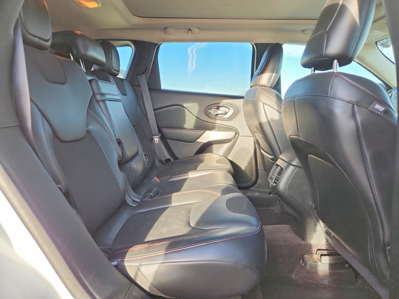 2018 JEEP CHEROKEE TRAILHAWK photo 11