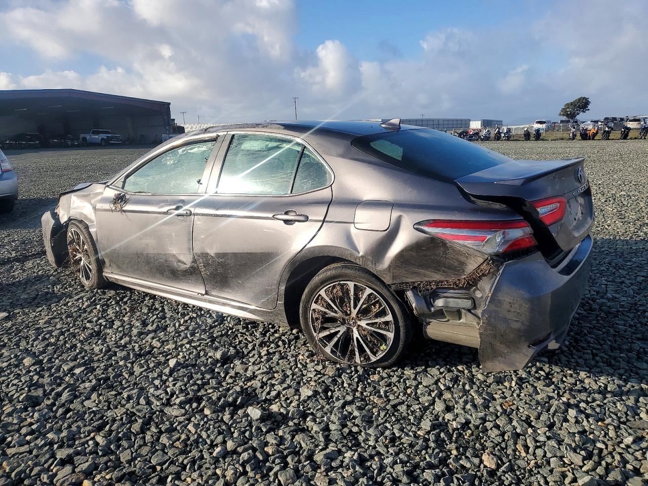 2019 TOYOTA CAMRY HYBRID photo 2