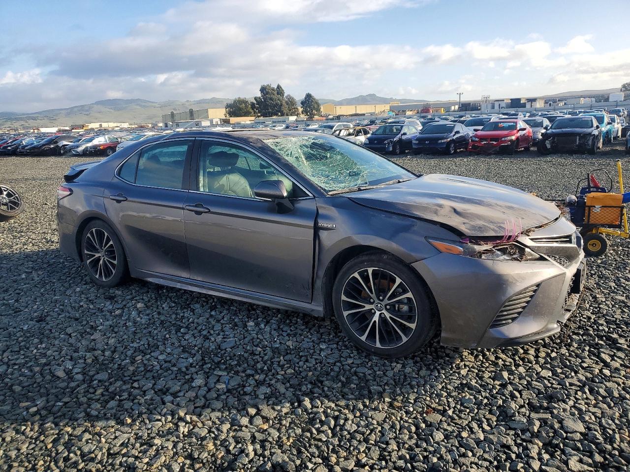 2019 TOYOTA CAMRY HYBRID photo 4