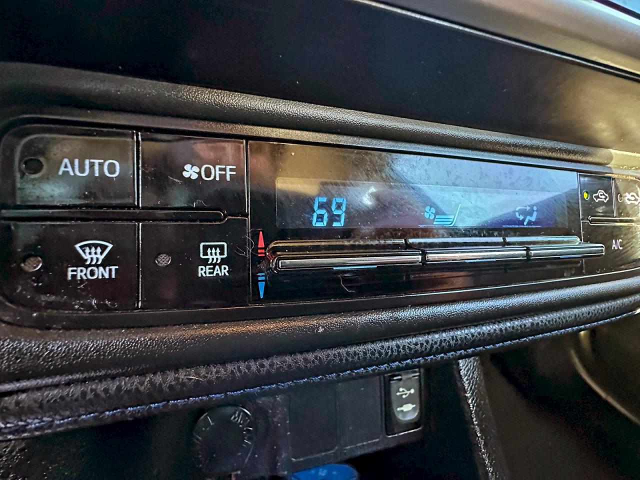 2017 TOYOTA COROLLA L photo 23