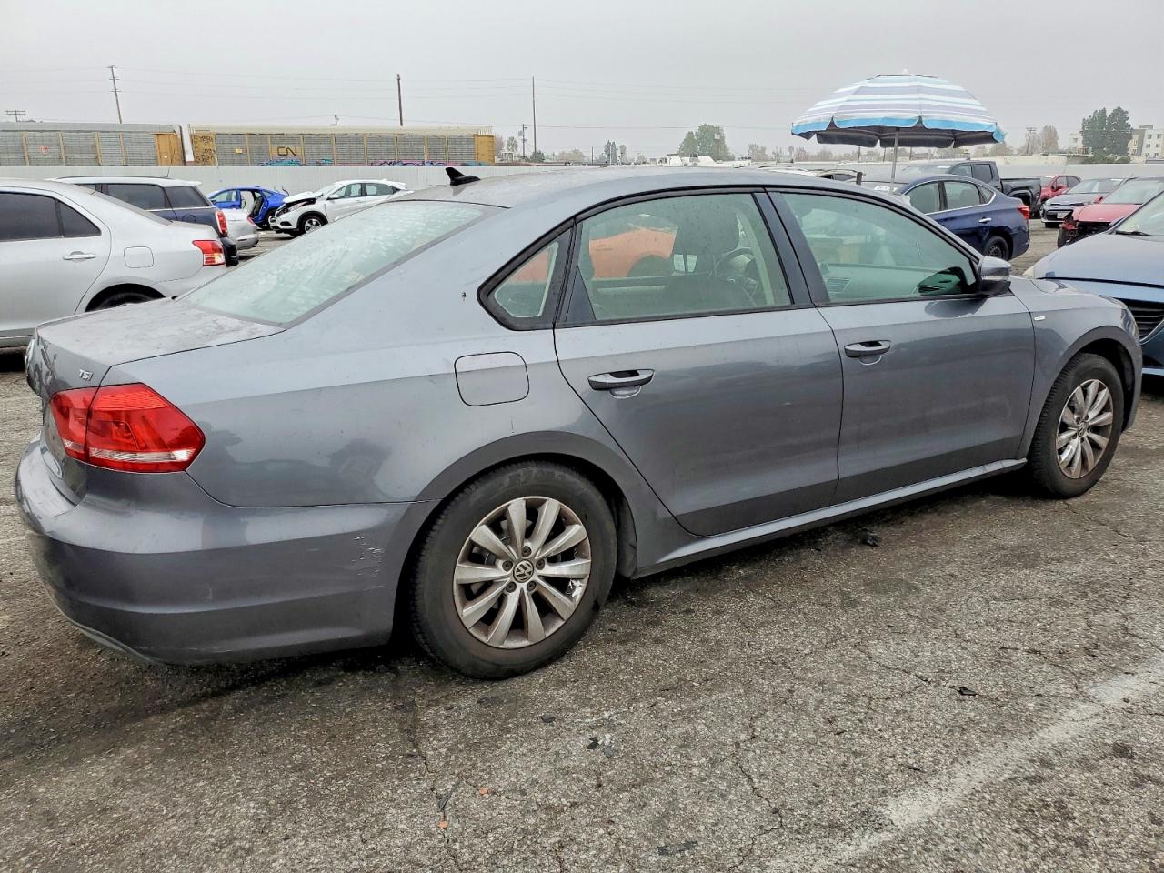 2015 VOLKSWAGEN PASSAT S photo 3