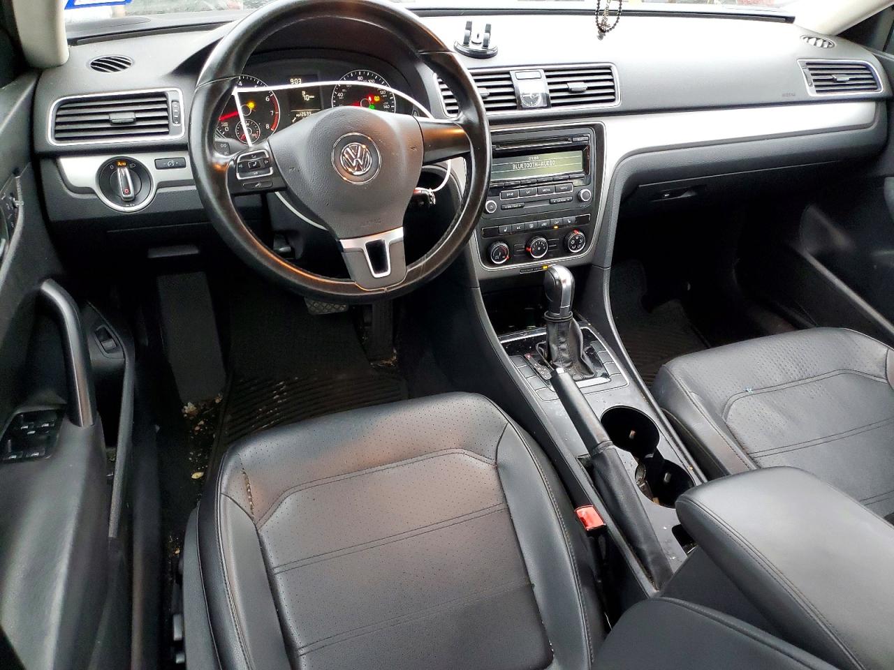 2015 VOLKSWAGEN PASSAT S photo 8