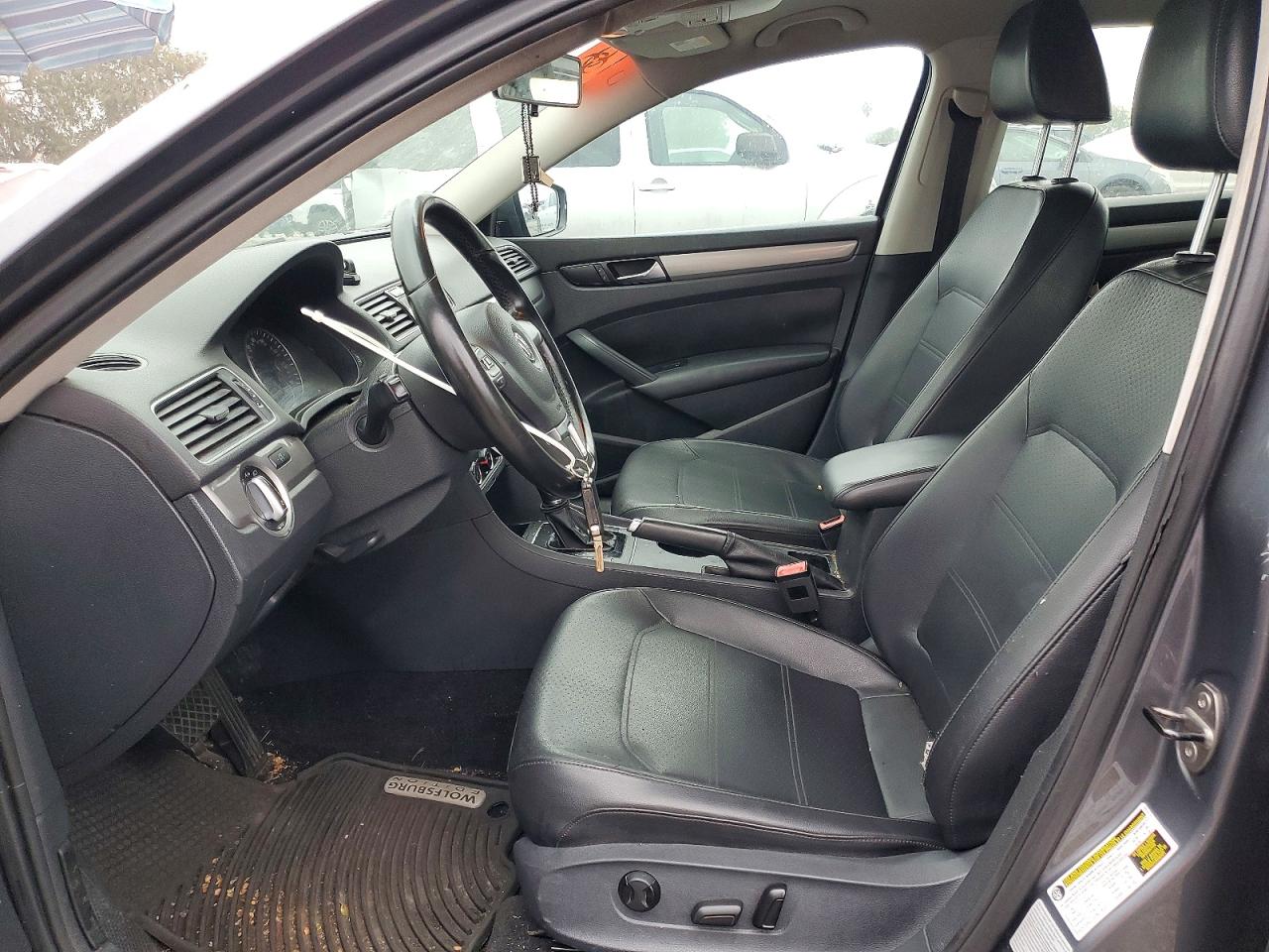 2015 VOLKSWAGEN PASSAT S photo 7