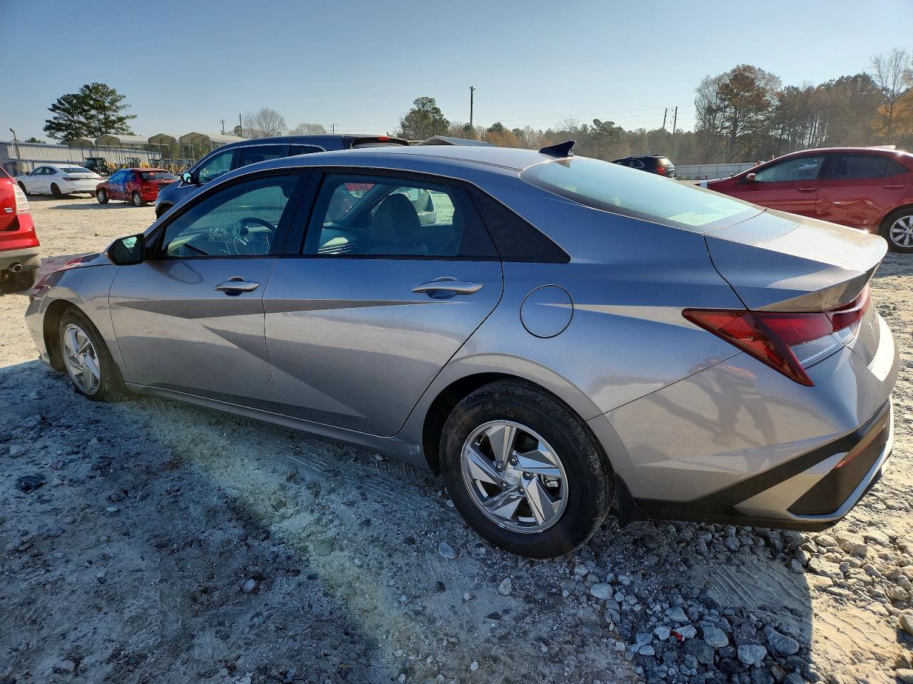 2025 HYUNDAI ELANTRA SE photo 2