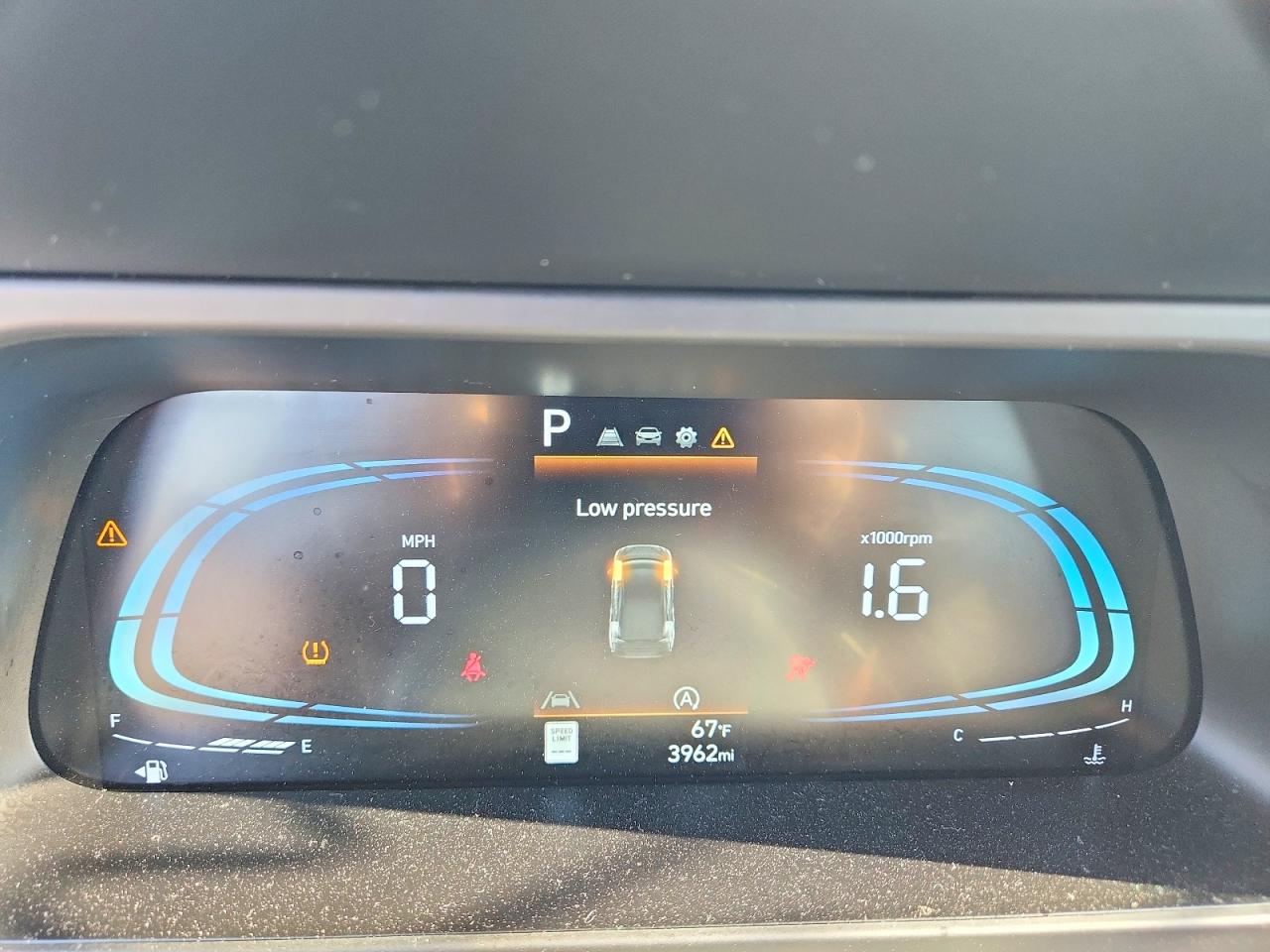 2025 HYUNDAI ELANTRA SE photo 9