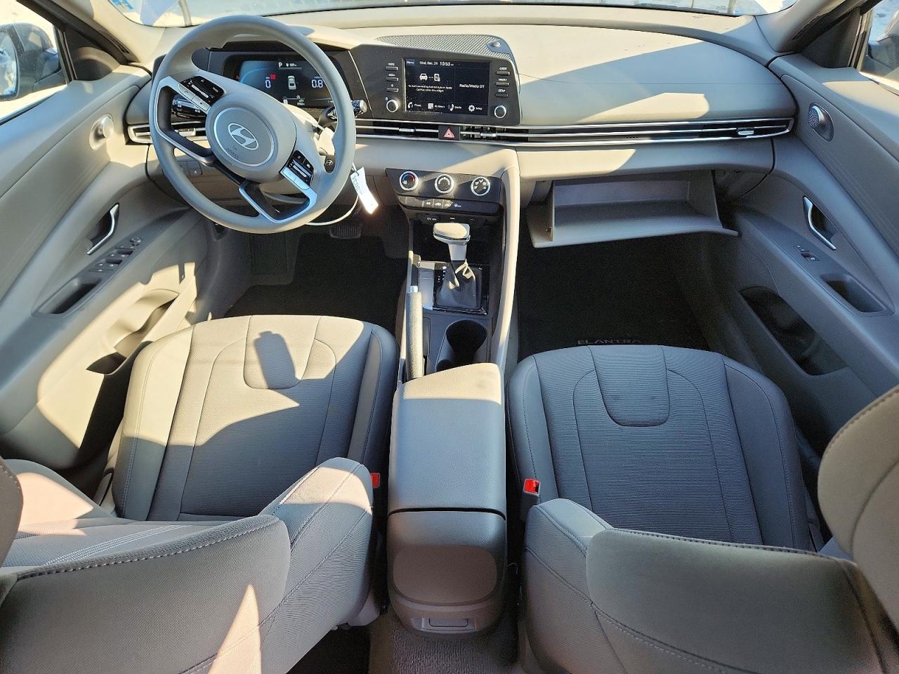 2025 HYUNDAI ELANTRA SE photo 8