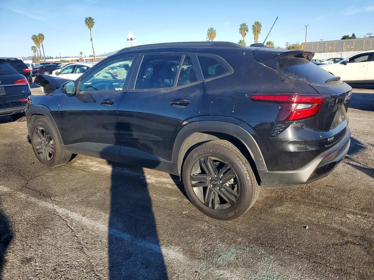 2025 CHEVROLET TRAX ACTIV photo 2