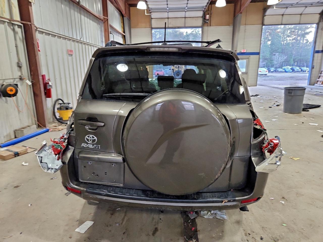 2011 TOYOTA RAV4 photo 11