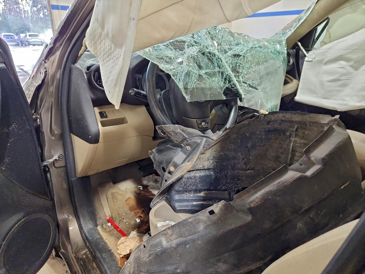 2011 TOYOTA RAV4 photo 15