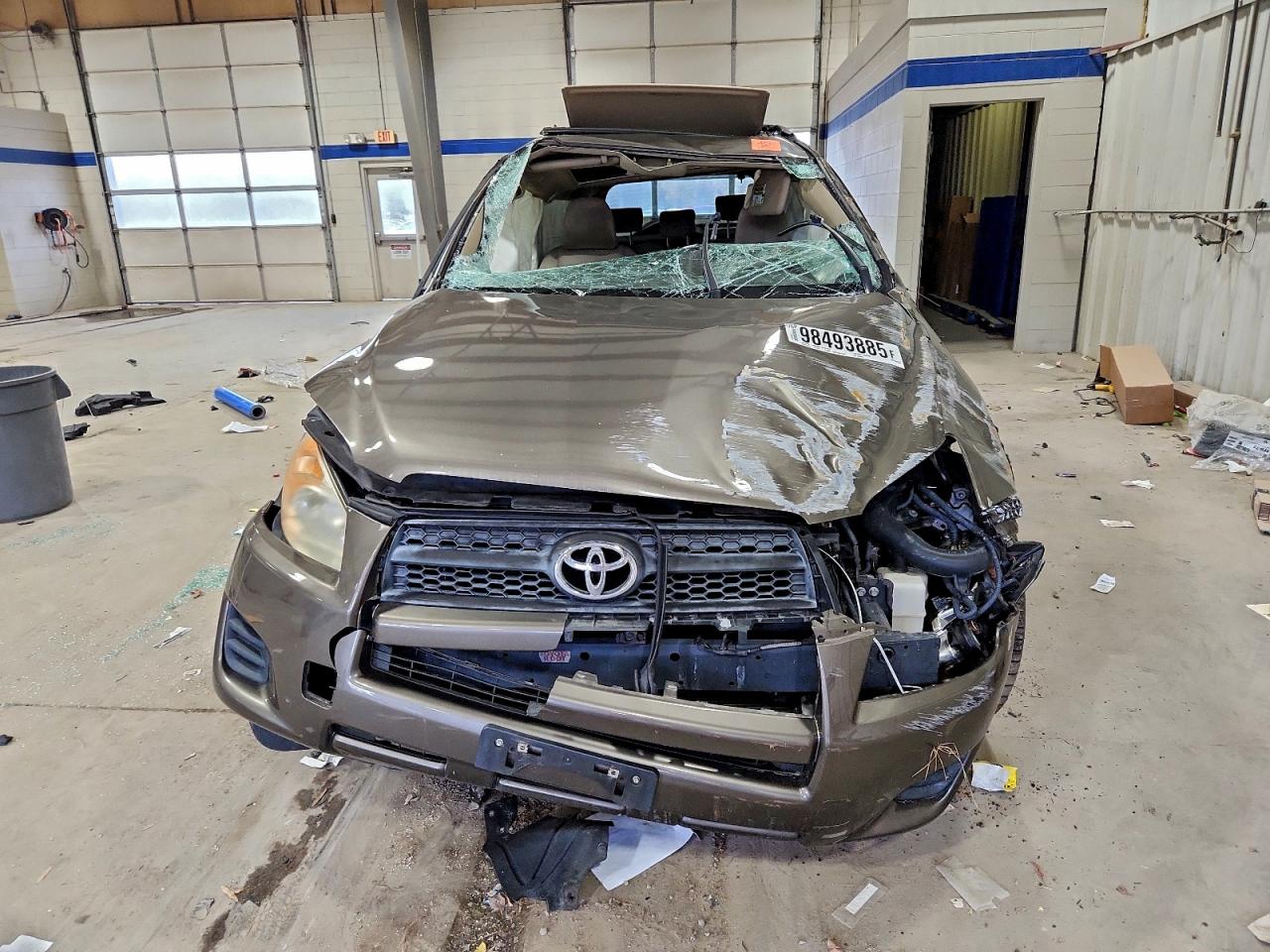 2011 TOYOTA RAV4 photo 9