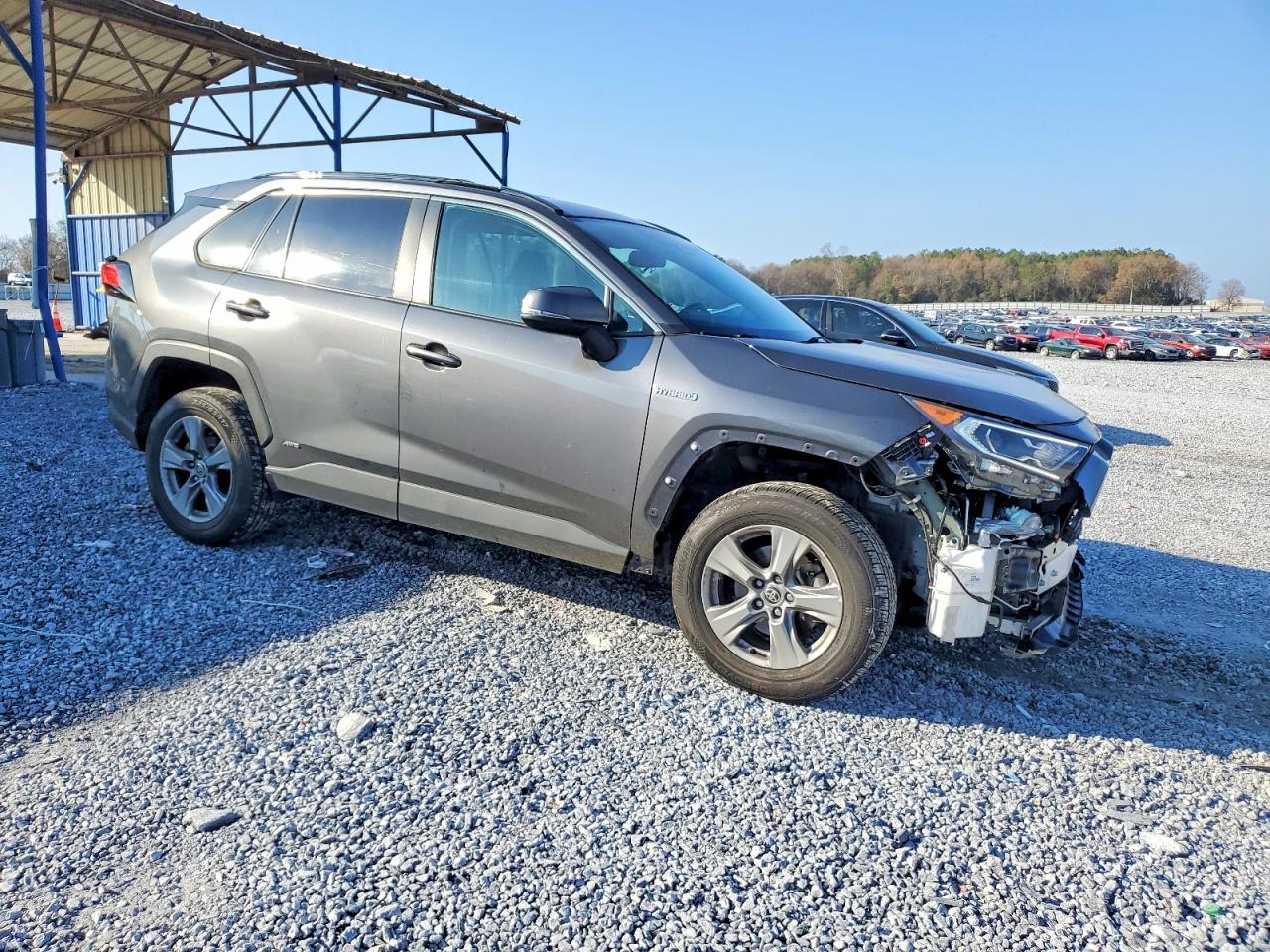 2021 TOYOTA RAV4 XLE photo 4