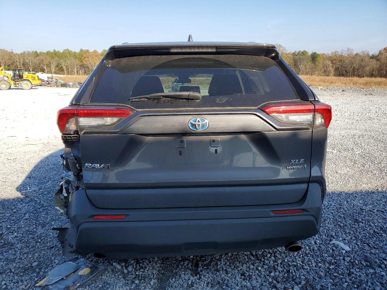 2021 TOYOTA RAV4 XLE photo 6