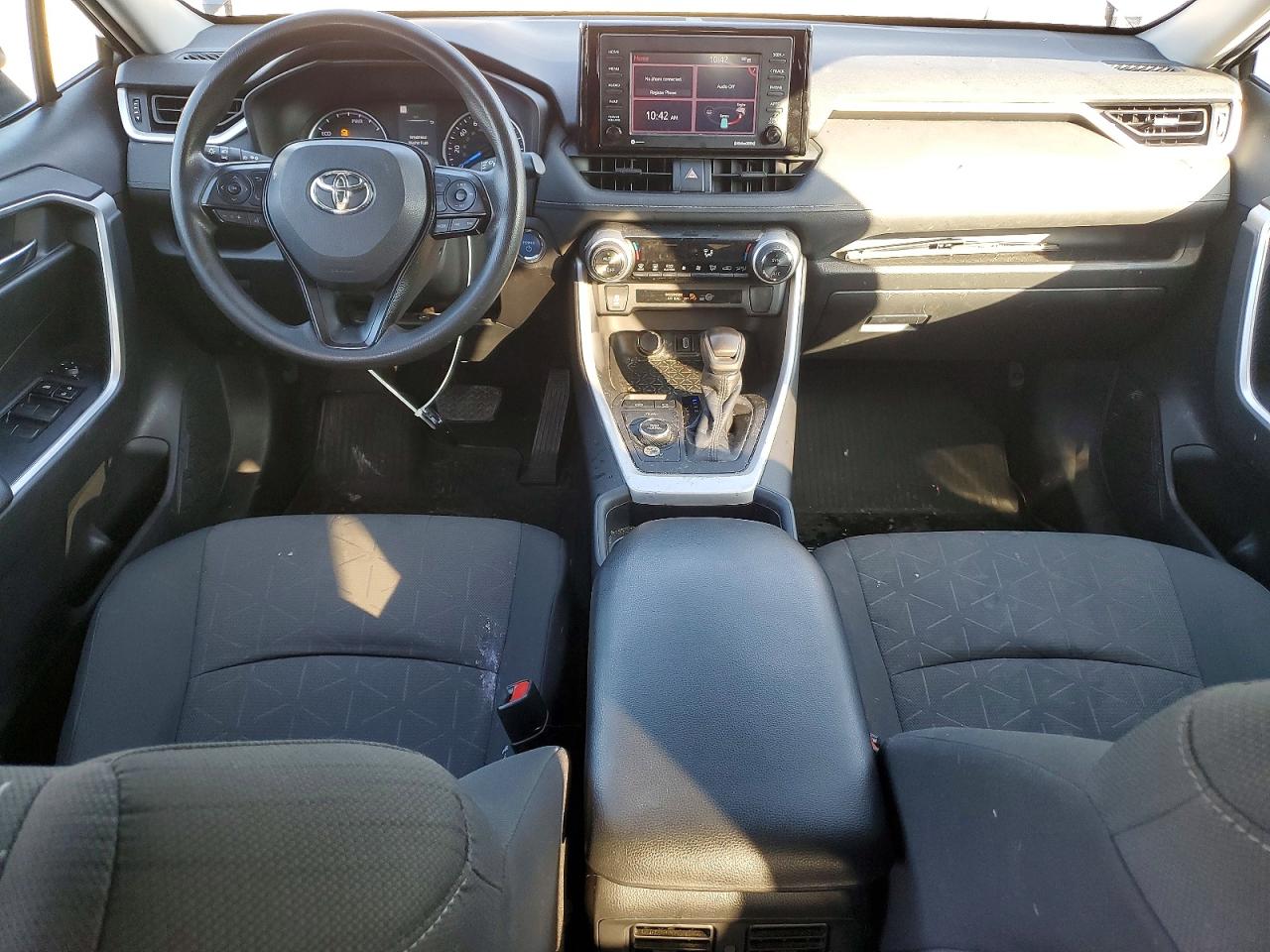 2021 TOYOTA RAV4 XLE photo 8