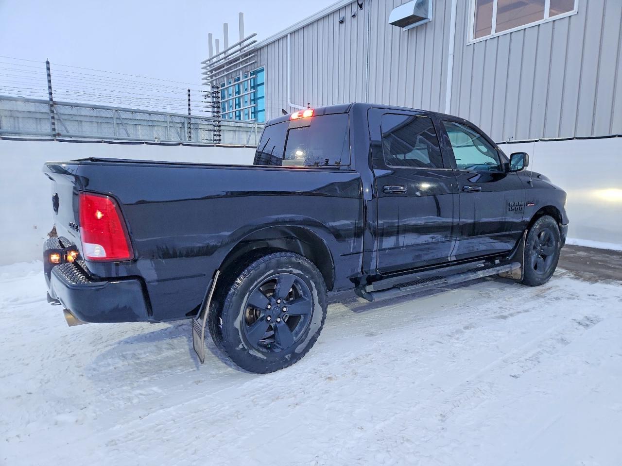 2019 RAM 1500 CLASSIC SLT photo 3