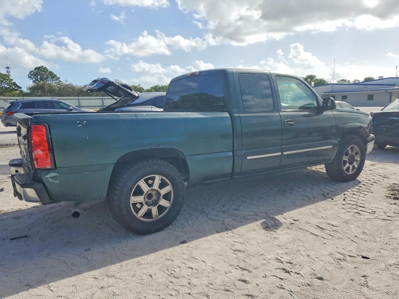 2003 CHEVROLET SILVERADO C1500 photo 3