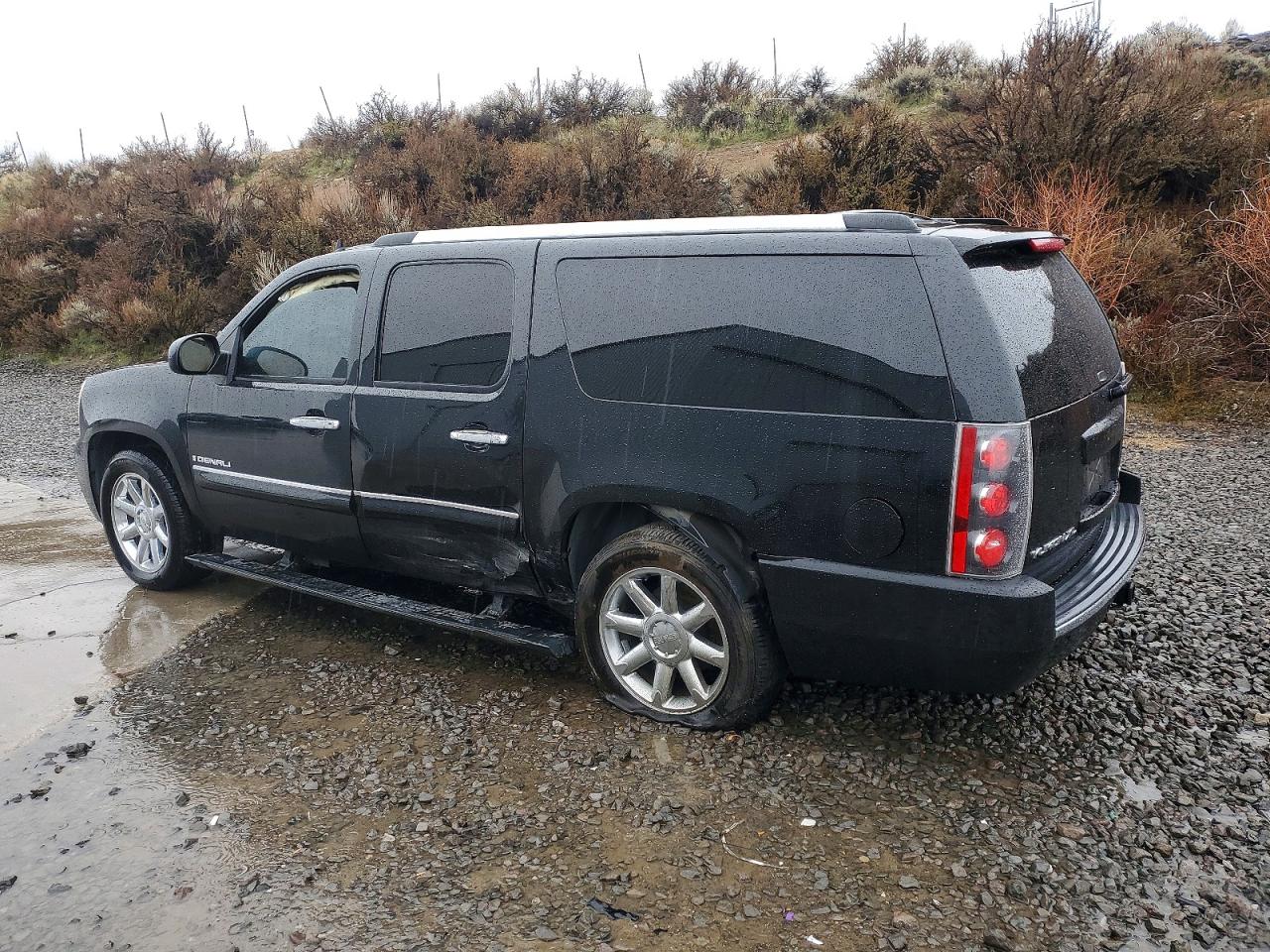 2008 GMC YUKON XL DENALI photo 3
