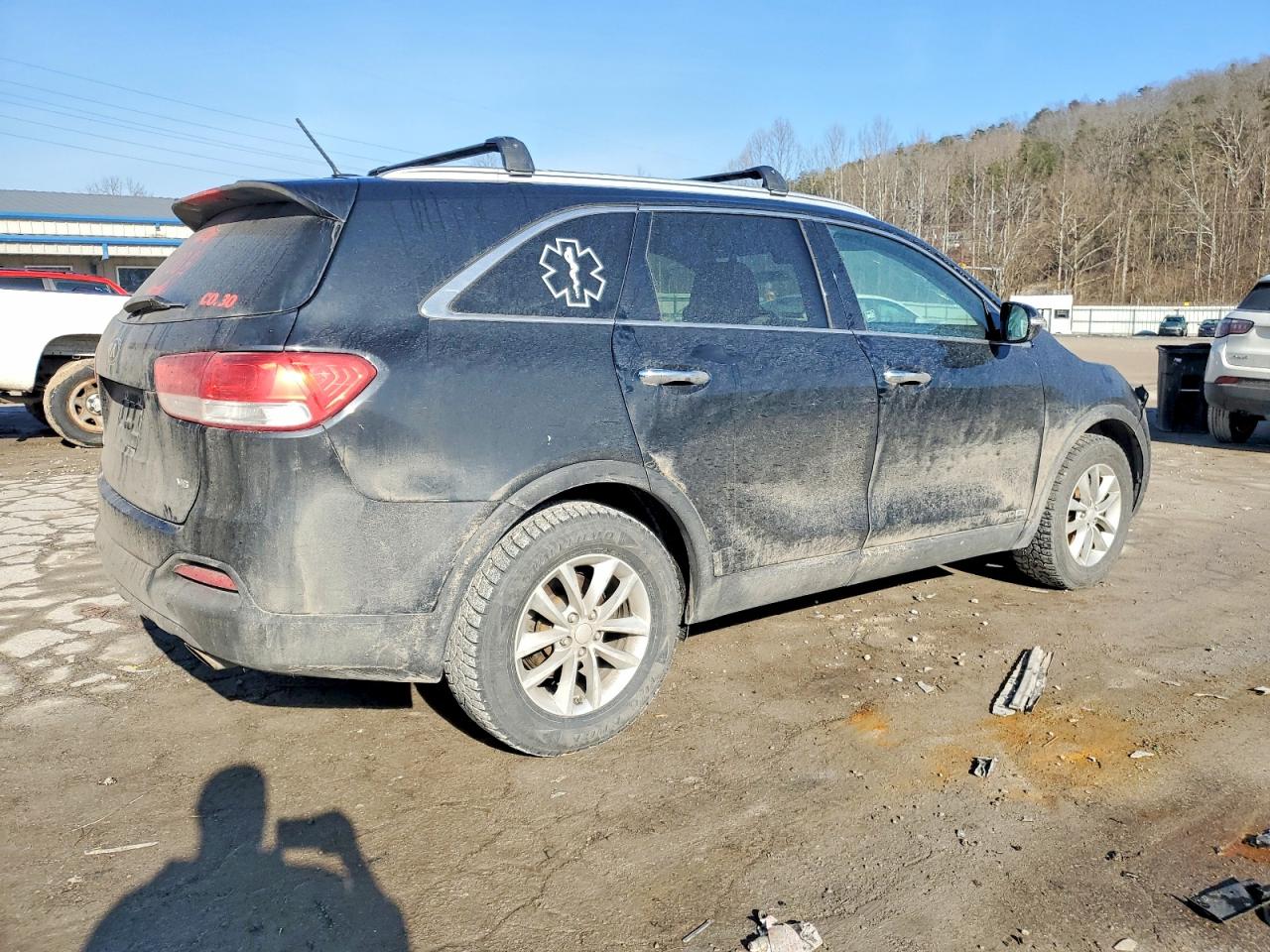 2016 KIA SORENTO LX photo 3