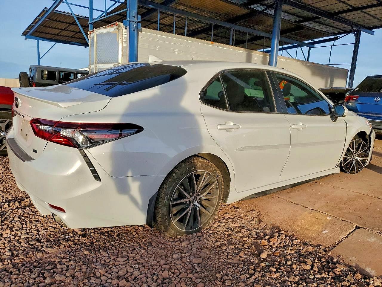 2022 TOYOTA CAMRY SE photo 3
