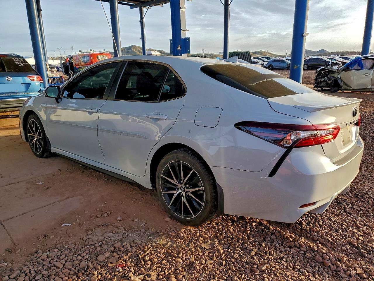2022 TOYOTA CAMRY SE photo 2