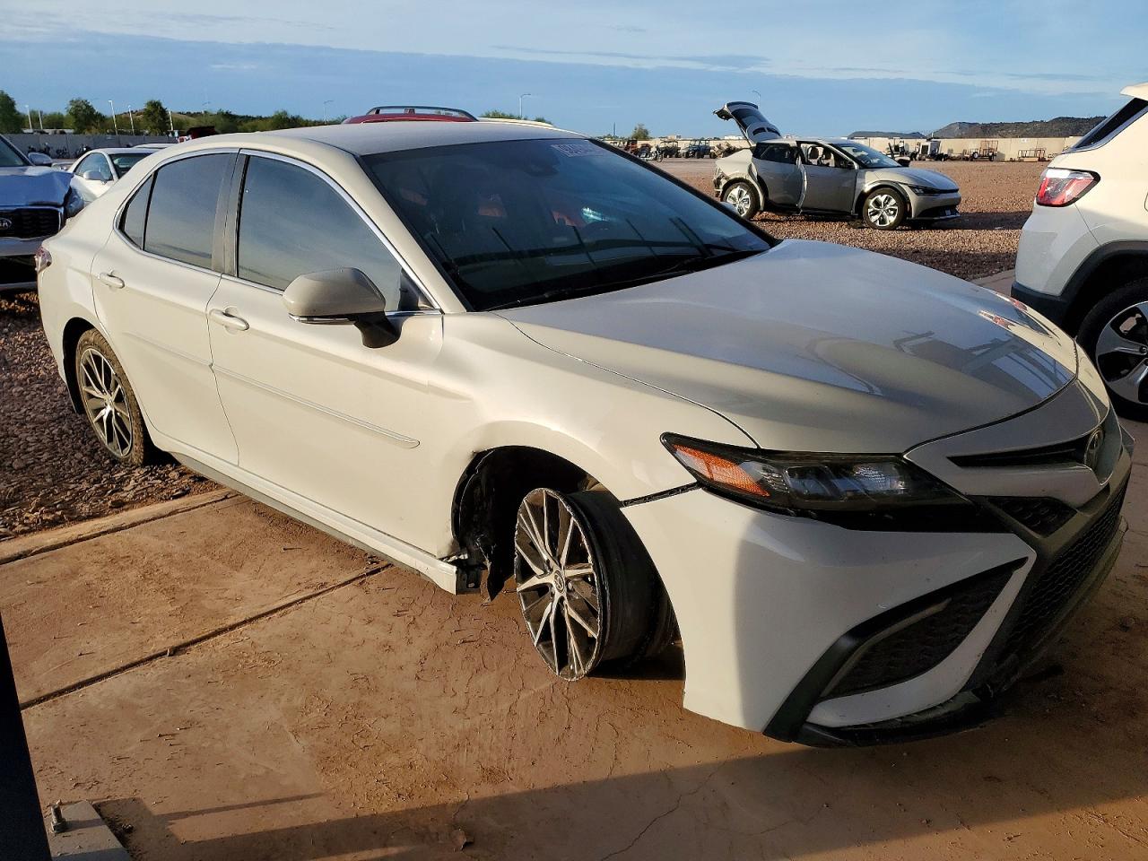 2022 TOYOTA CAMRY SE photo 4