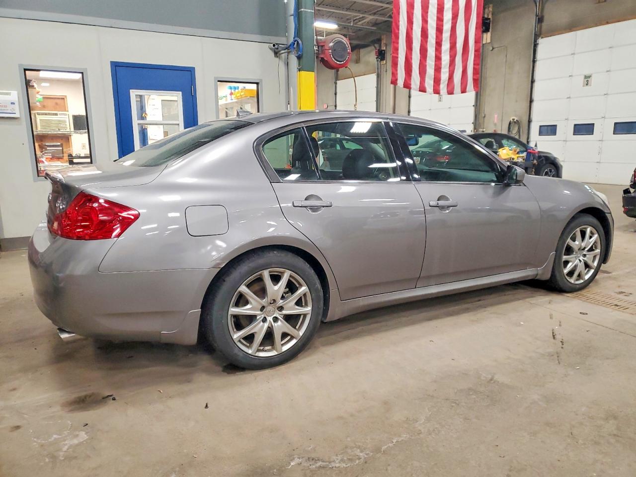 2009 INFINITI G37 photo 3