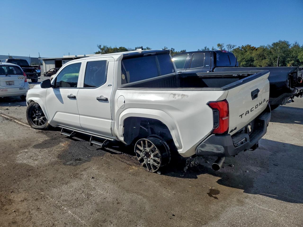 2024 TOYOTA TACOMA DOUBLE CAB photo 4