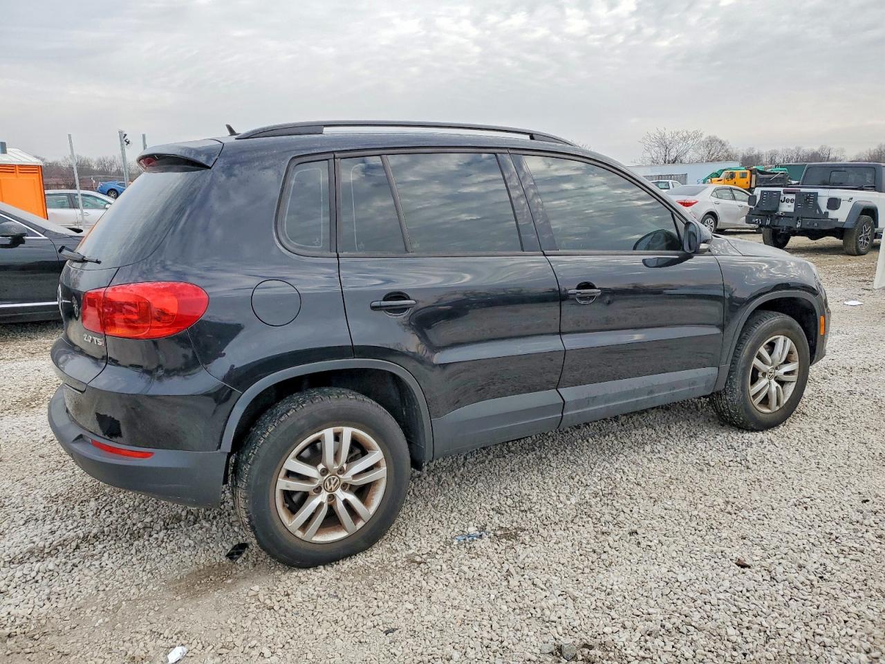 2016 VOLKSWAGEN TIGUAN S photo 3