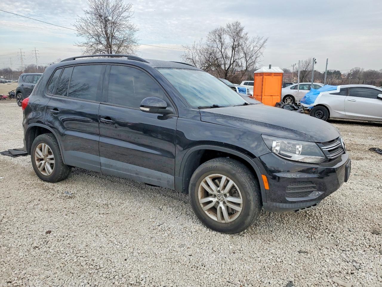 2016 VOLKSWAGEN TIGUAN S photo 4