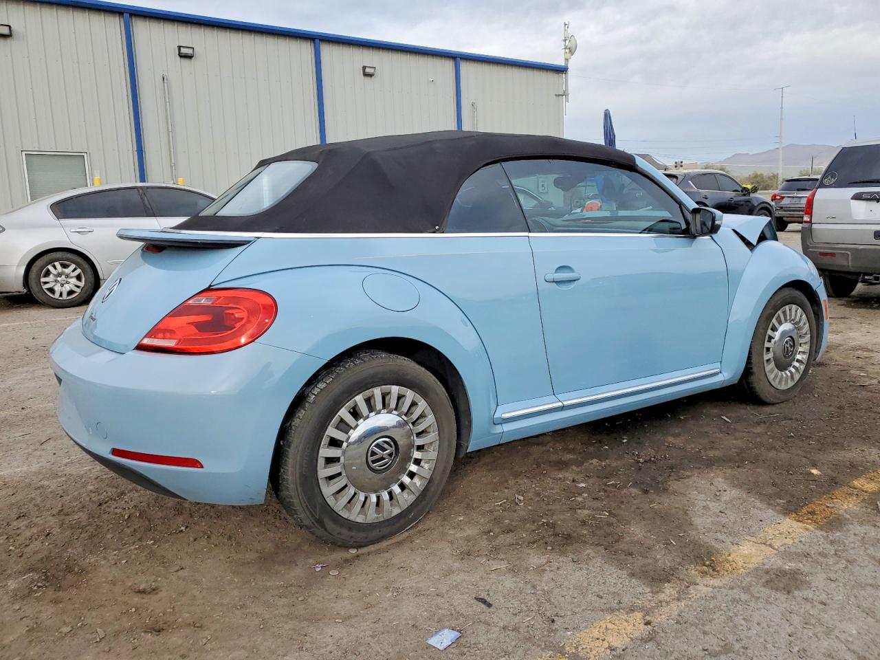 2016 VOLKSWAGEN BEETLE S/SE photo 3