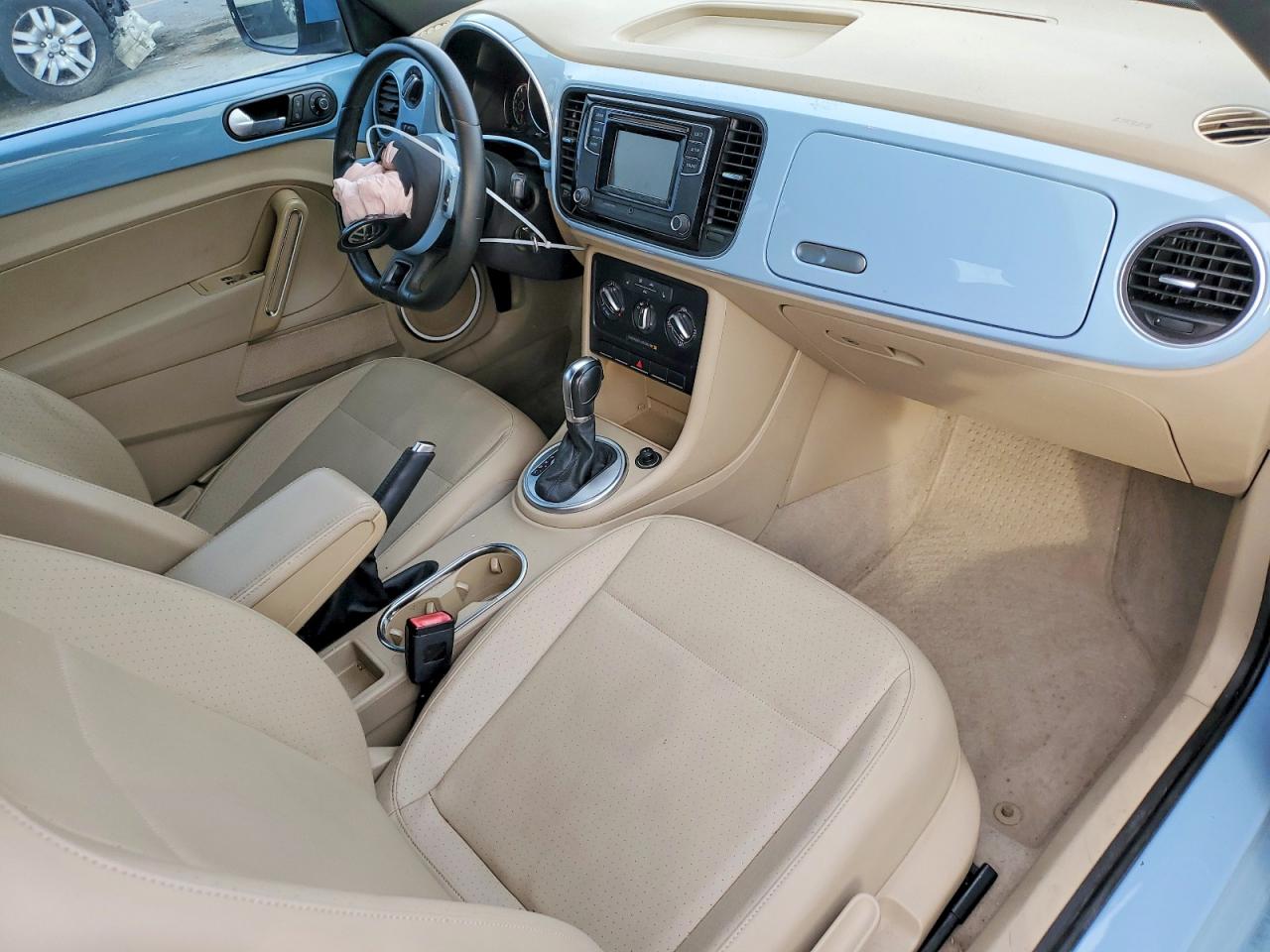 2016 VOLKSWAGEN BEETLE S/SE photo 8