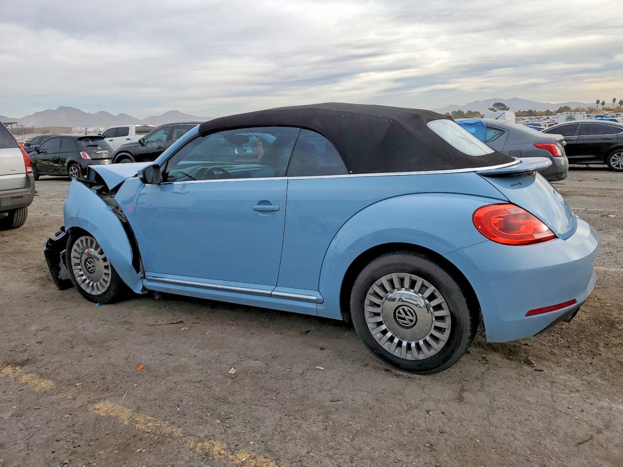 2016 VOLKSWAGEN BEETLE S/SE photo 2