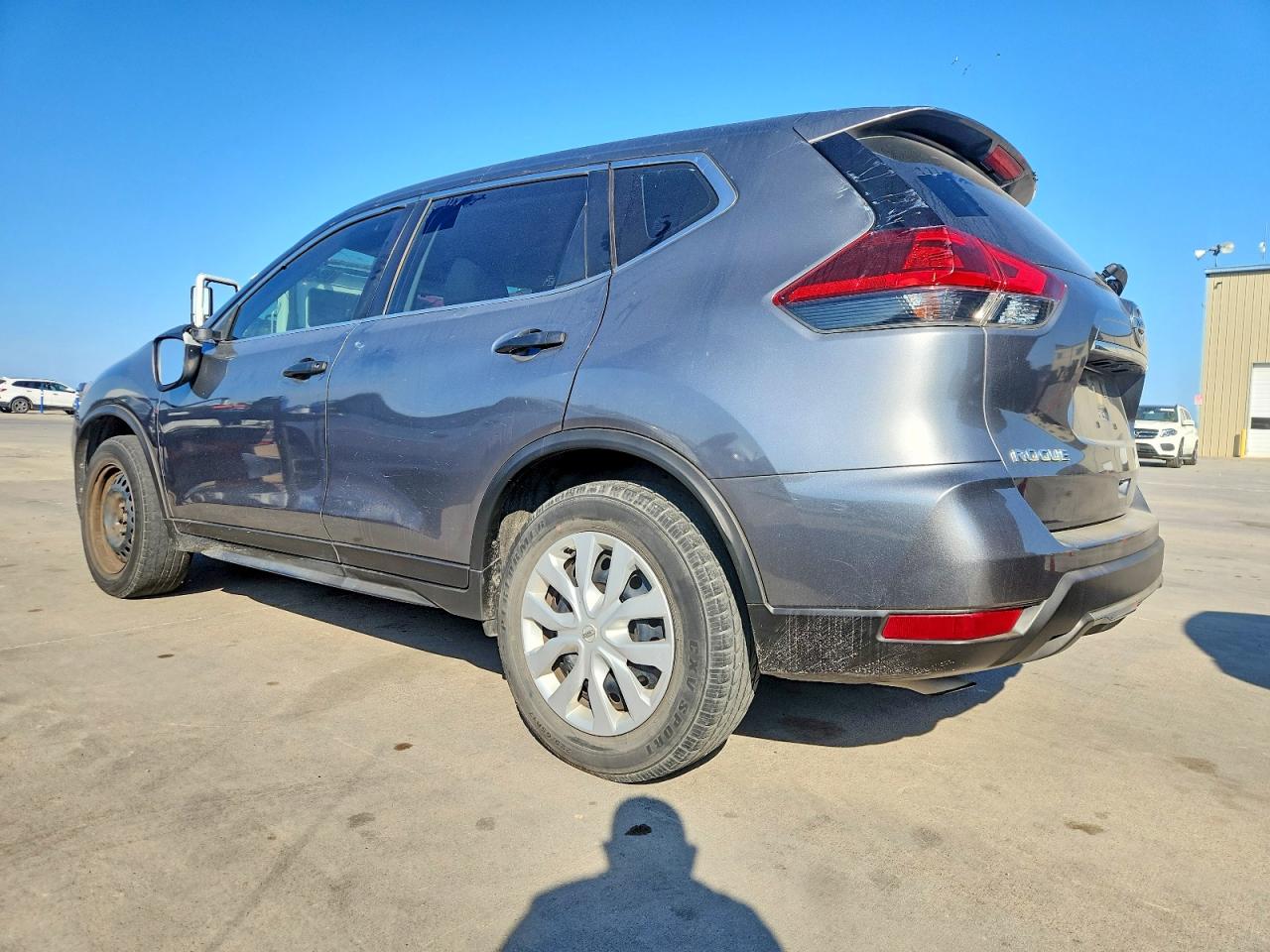 2019 NISSAN ROGUE S photo 2
