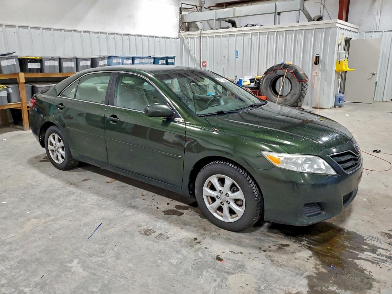 2010 TOYOTA CAMRY BASE photo 4