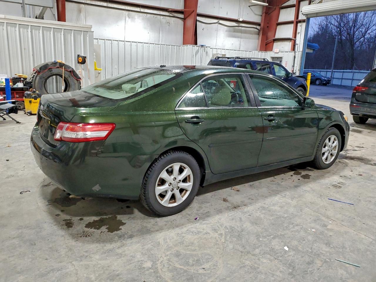 2010 TOYOTA CAMRY BASE photo 3